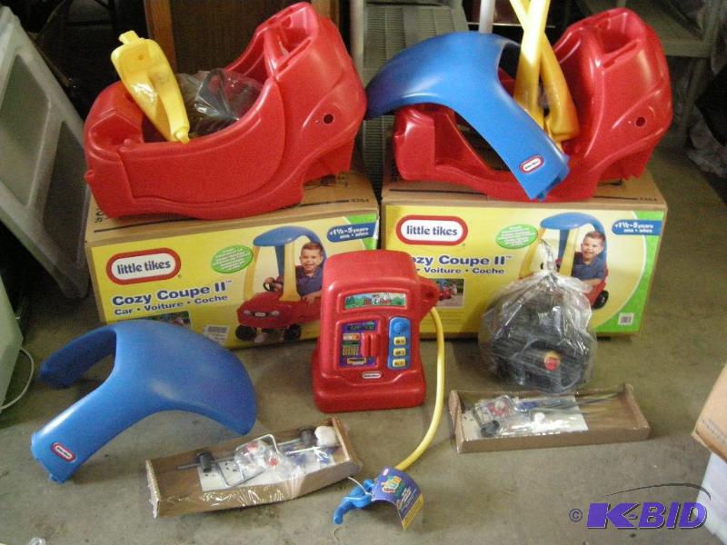 lot 27 image: 2 Little Tikes Cozy Coupes