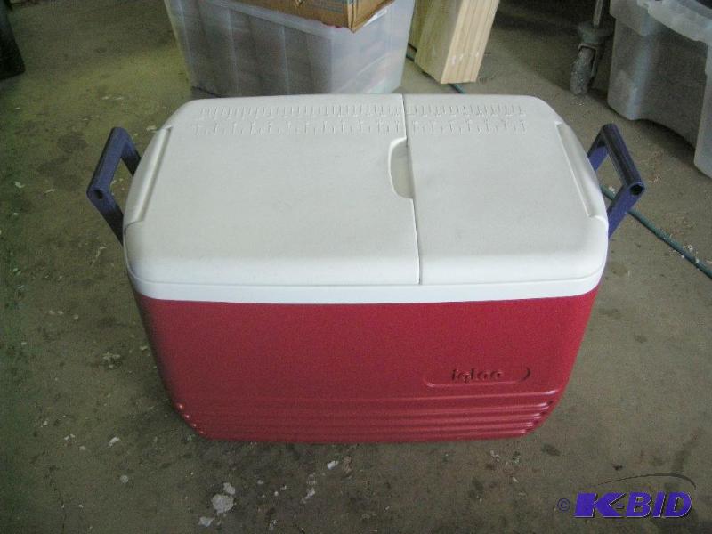 lot 40 image: Igloo cooler