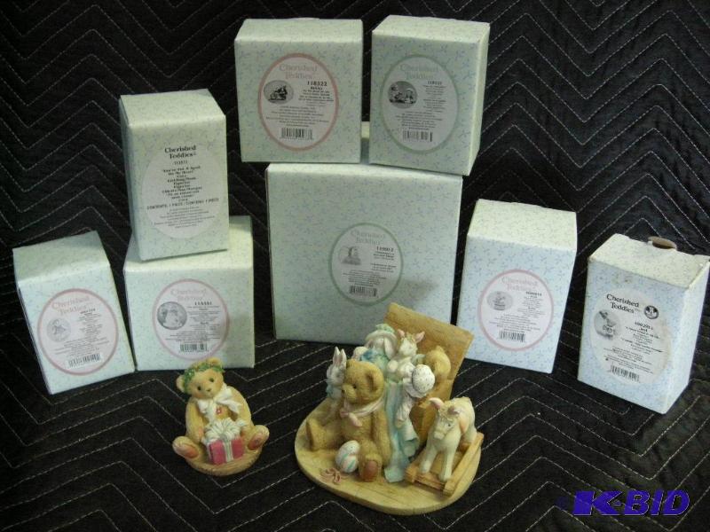 lot 43 image: Cherished Teddies Collection