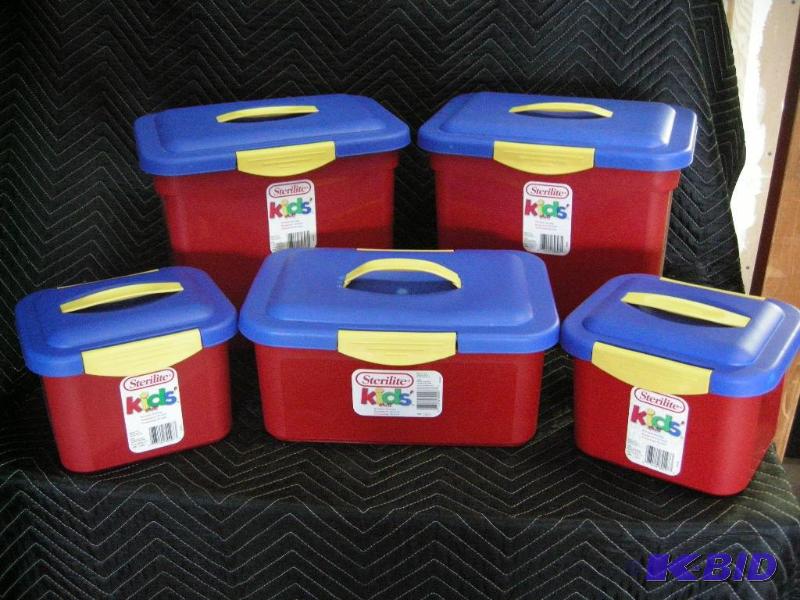 lot 45 image: Group Sterlite kids totes