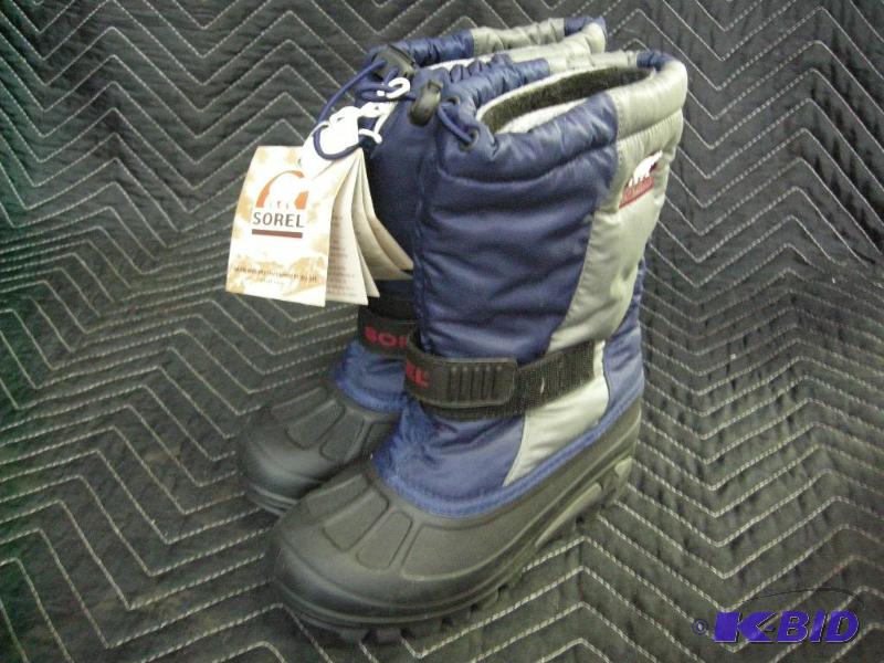 lot 50 image: Kids Sorel boots