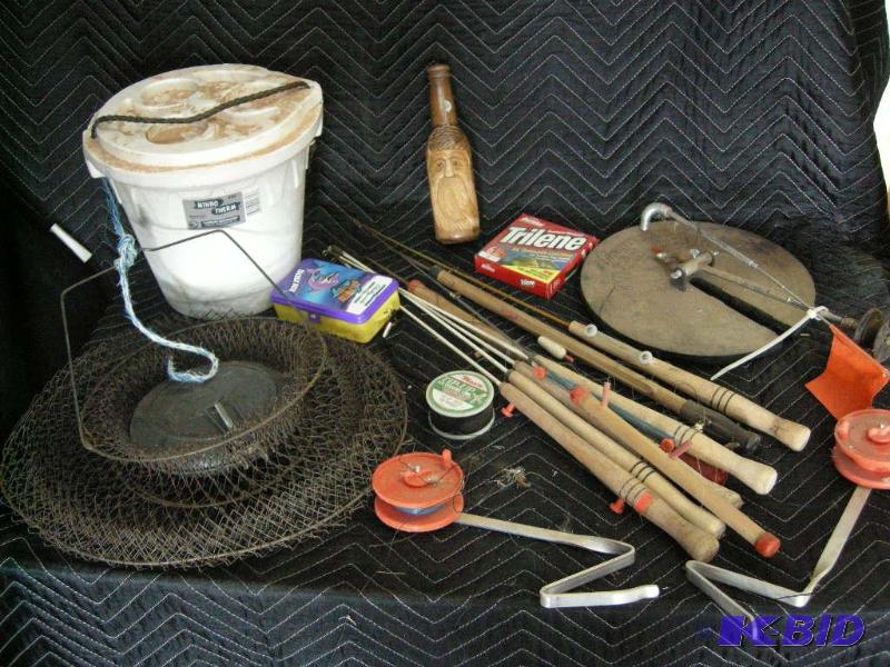 lot 66 image: Ice fishing items