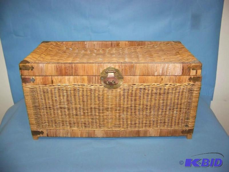 lot 24 image: Wicker Basket
