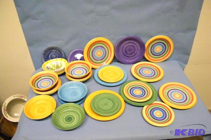 lot 54 image: Colorful Plates and Bowls set