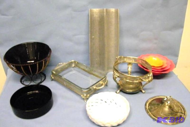 lot 64 image: Serving Dishes and Holders