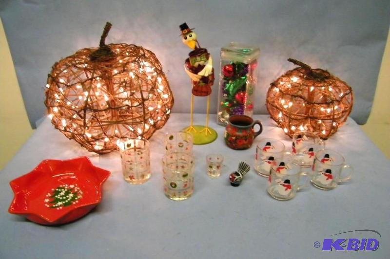 lot 70 image: Seasonal decorative items
