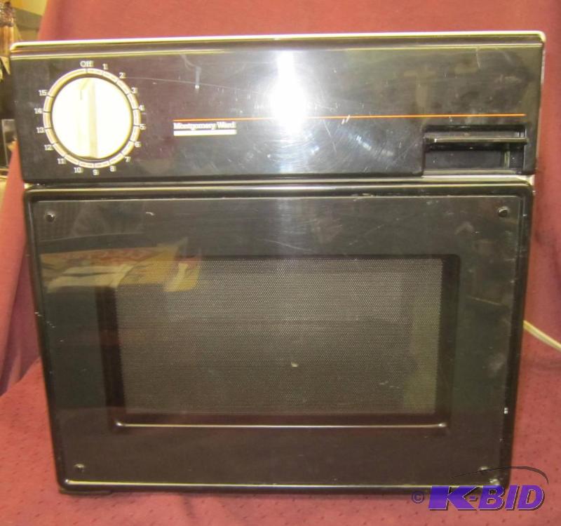 lot 529 image: Microwave