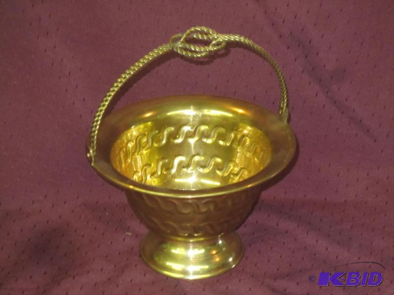 lot 540 image: Brass Planter Basket with Twisted Handle 8