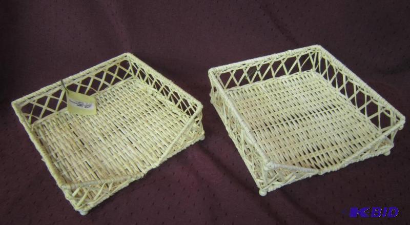 lot 541 image: NEW Pair of White matching Napkin Holders