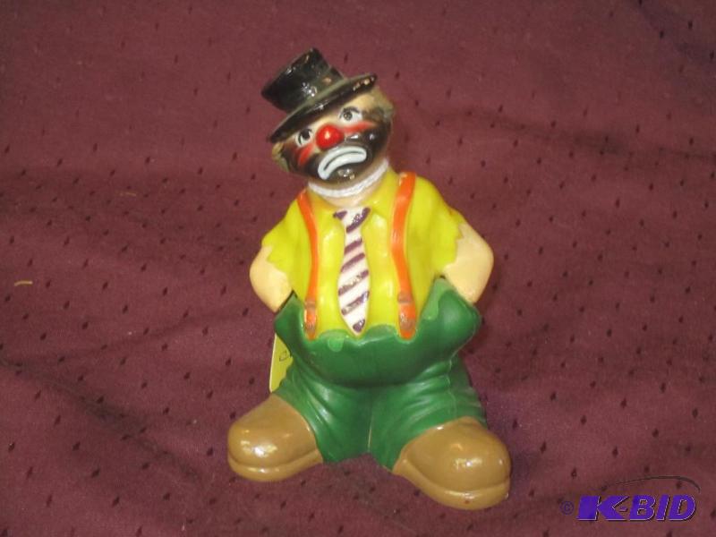 lot 543 image: 1977 Collectible Clown - Green Pants and Black Hat 4 12 tall Woodridge 60616