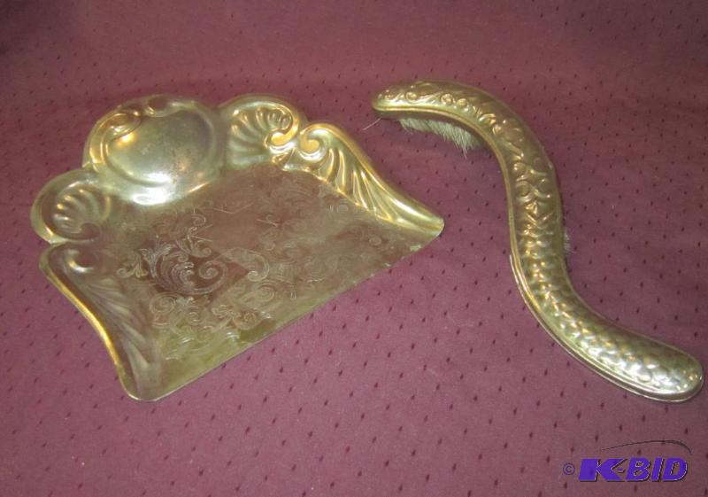 lot 557 image: Vintage Chrome Art Nouveau Crumb Tray Silent Butler