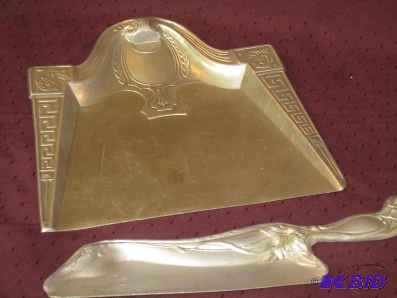 lot 562 image: Vintage Aluminum Art Nouveau Crumb Tray Silent Butler