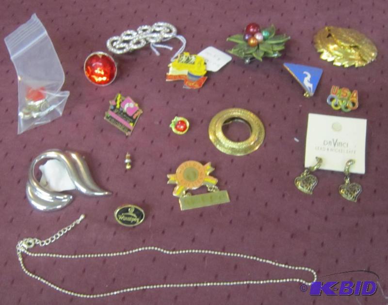 lot 573 image: Jewelry Lot - 17 Misc pieces of Jewelry