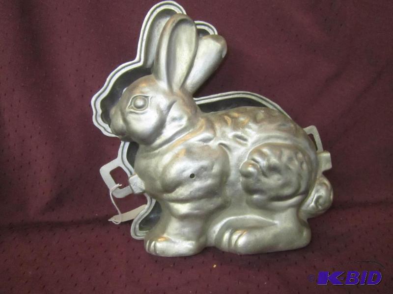 lot 584 image: 1960 Aluminum Bunny Cake or Chocolate Mold - Old - Collectible