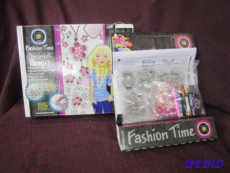 lot 585 image: Shrink Kit Jewelry Maker Fashion Time AMAV