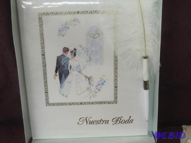 lot 586 image: NEW in Box - Brides Book in Spanish - SFI Religious Gift - Handmade in the USA