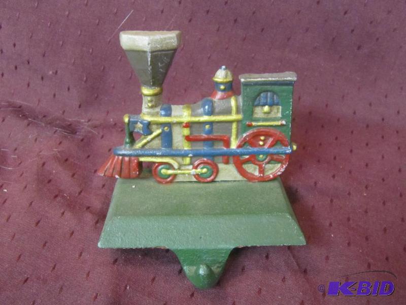 lot 622 image: Collectible Xmas - Cast Iron Stocking Holder Midwest - Train Engine