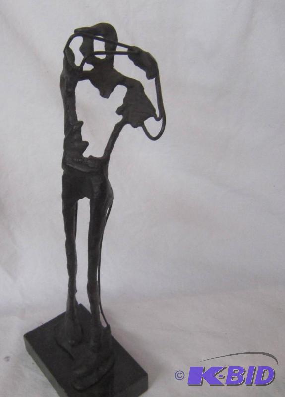 lot 626 image: Cast Iron Golfer Metal Collectible Art