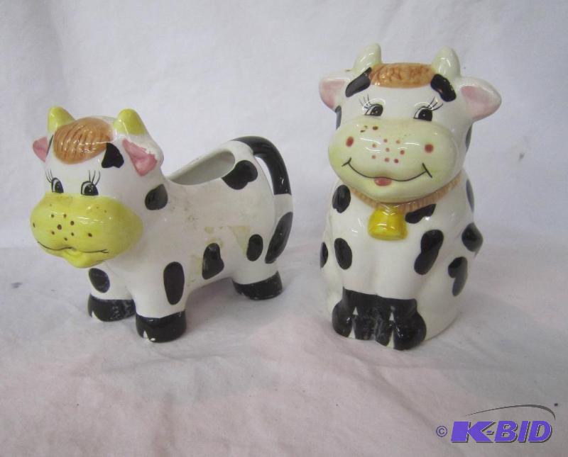 lot 628 image: Ceramic Cow Creamer and Sugar