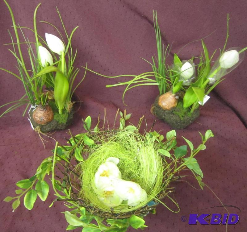 lot 634 image: Artifical Flowers
