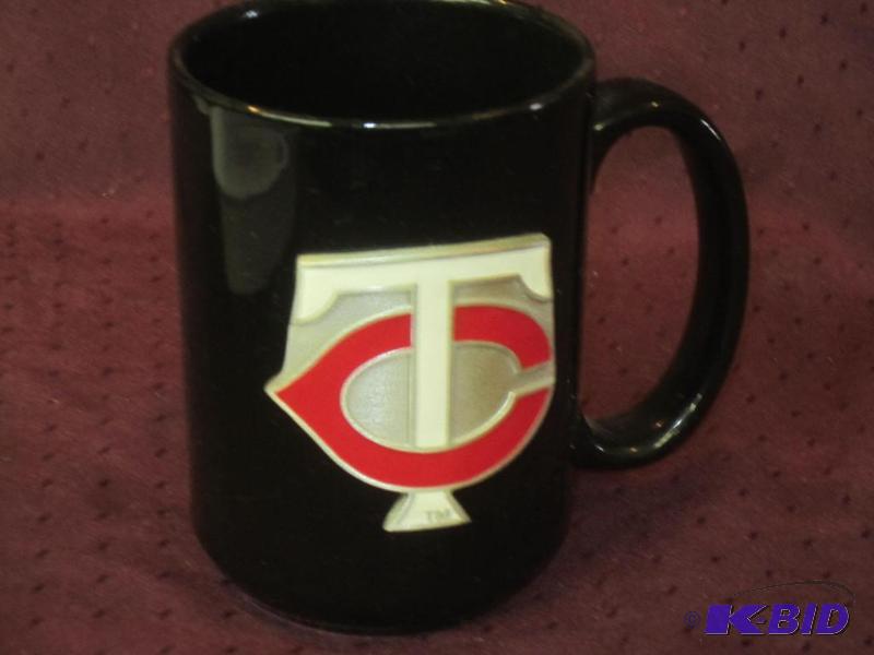 lot 648 image: Minnestoa Twins Coffee Mug Black - Collectible