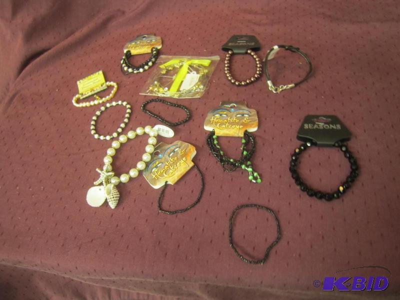 lot 672 image: New - Lot of 12 Bracelets