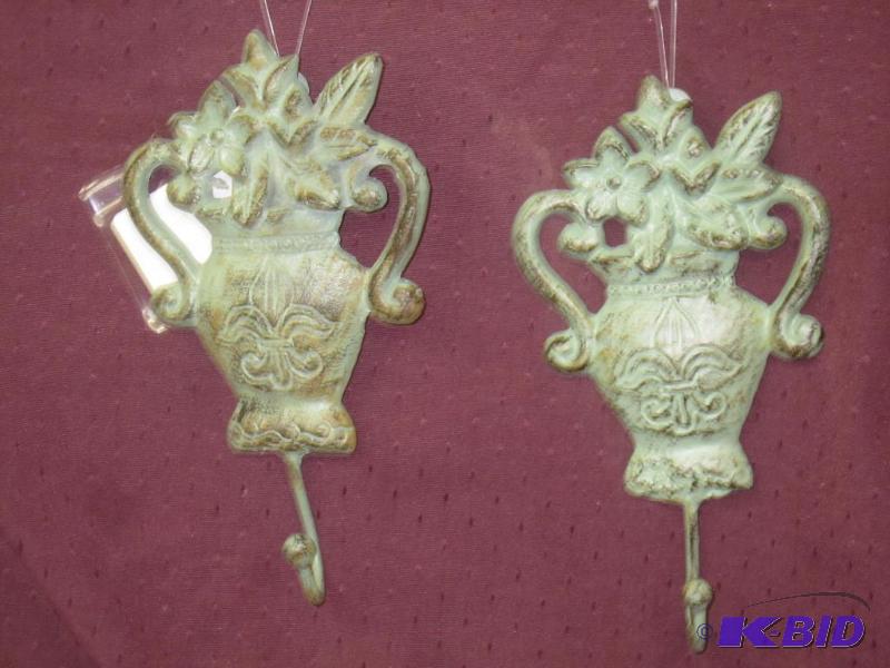 lot 685 image: NEW - Cast Iron Metal Coat or Hat Hooks Green Antiqued