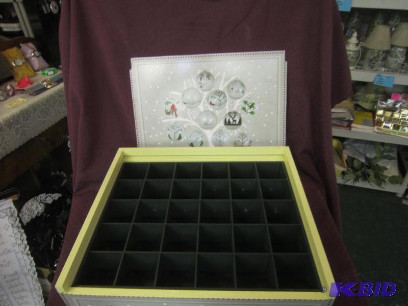 lot 693 image: Christmas - Storage Box Decorative Paper Two Divided Layers - Very Unique