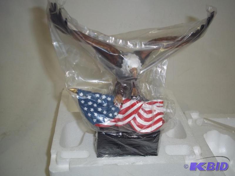 New Bald Eagle with base...