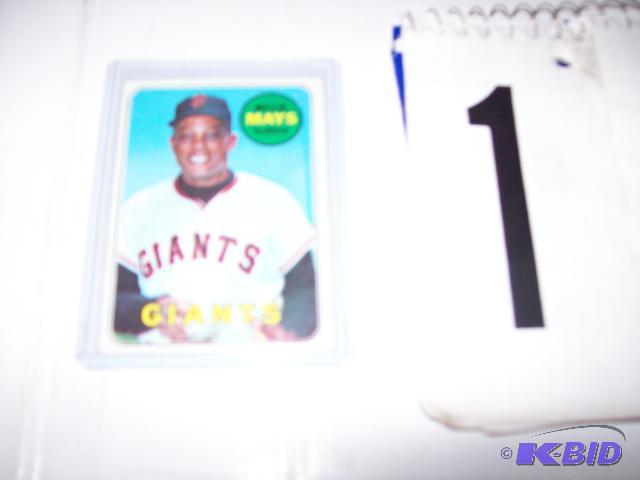 1969 Topps Willie Mays Baseball Card #190. Ce...