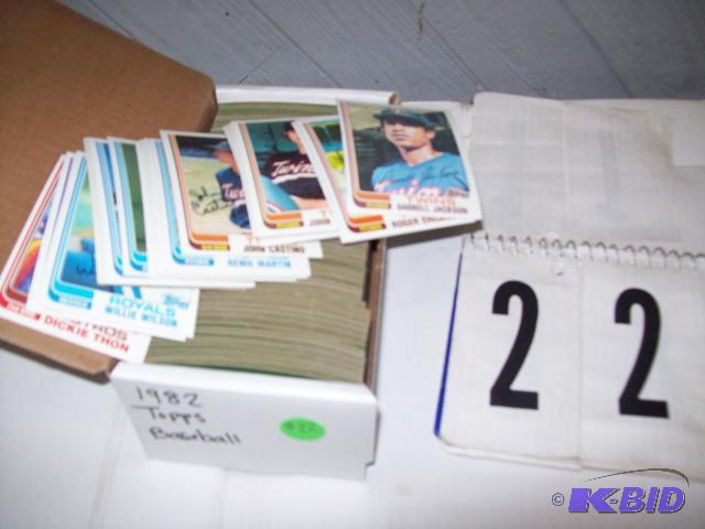Approx. 375 1982 Topps Baseball Cards. EX c...