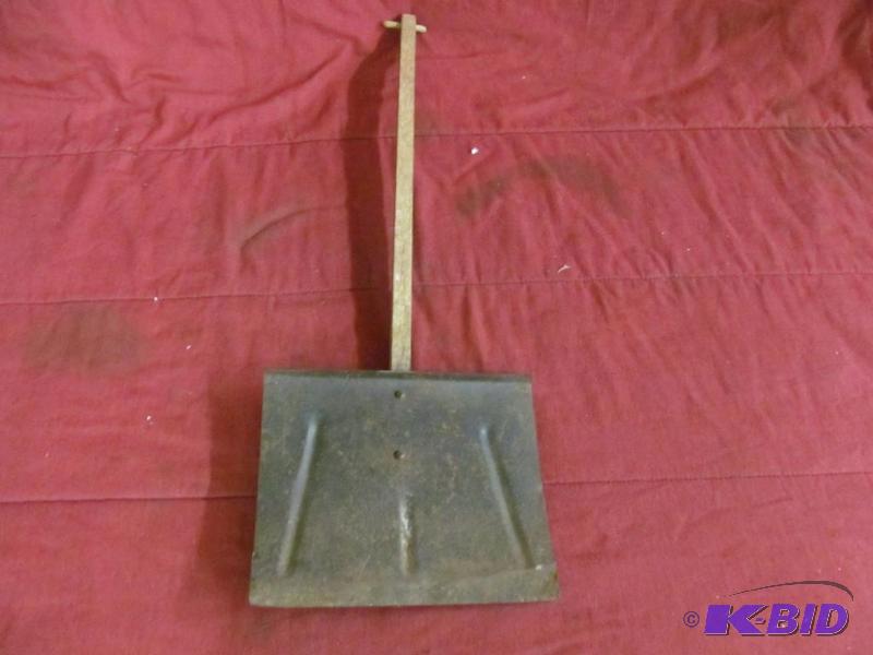 Snow shovel