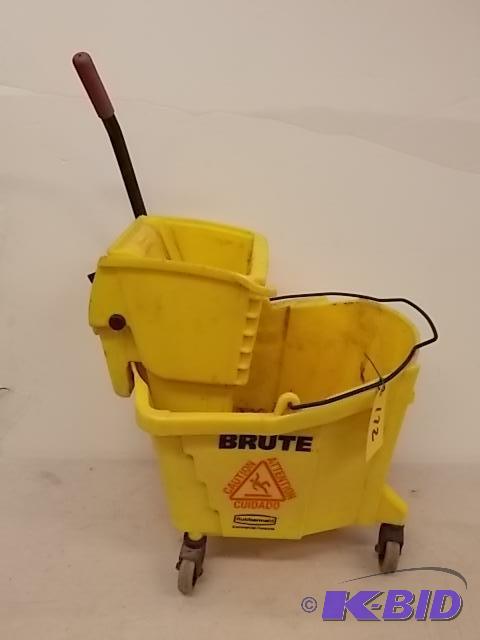 lot 172 image: Rubbermaid Brute Mop Bucket...