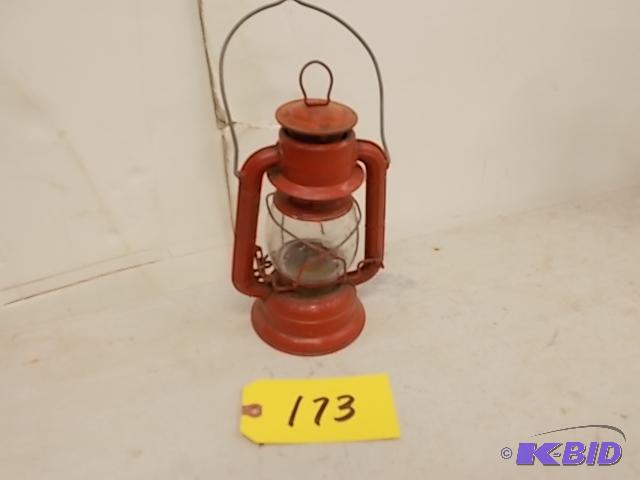 lot 173 image: Vintage Dietz Comet Model H-15 Lantern...