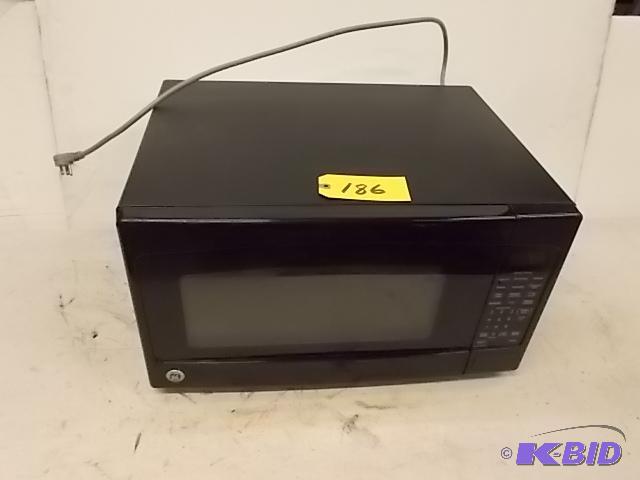lot 186 image: G.E. Microwave Oven, Works...