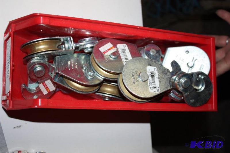 lot 107 image: Container Lot of Metal Hooks wSpin Wheel Attachment For RopeCable app. 10 ct.
