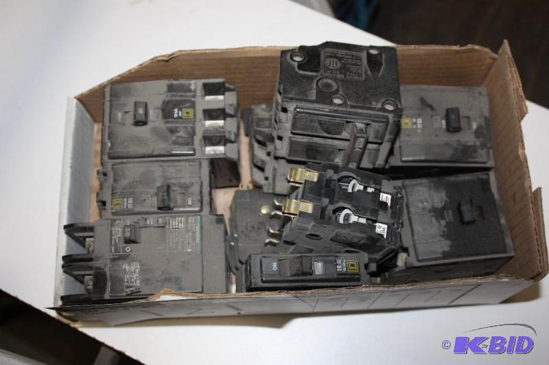 lot 121 image: Square D Ne-3910 D Type Circuit Breaker Black For Use WAir Conditiong Heating & Refrigeration.