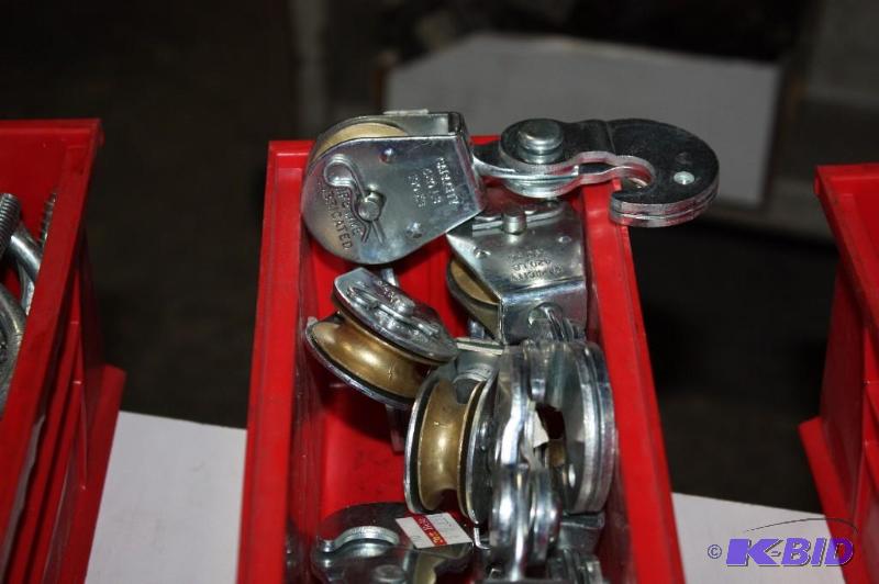 lot 122 image: (11) 1 12 Pulleys Metal Construction Includes Container.