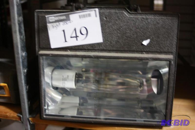 lot 149 image: Miscellaneous 250 Watt Lamp wPlastic Housing & Reflective Center Includes Bulb.