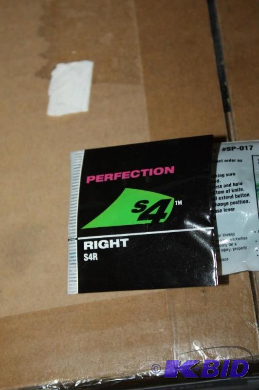 lot 70 image: Box of Box Cutters Green Plastic Handle Perfection S4 Right S4R app. 72 ct.