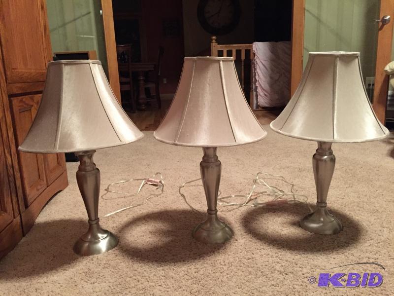 lot 45 image: Oak end table and lamps 3 &nbspOak end tabl...