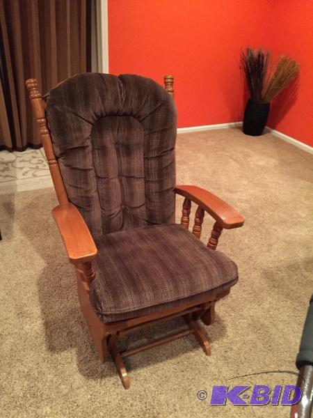 lot 48 image: Oak Glider Rocker Chair. In clean condition....