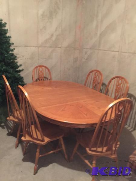 lot 51 image: Oak Dinette Set 48" round expands with ...