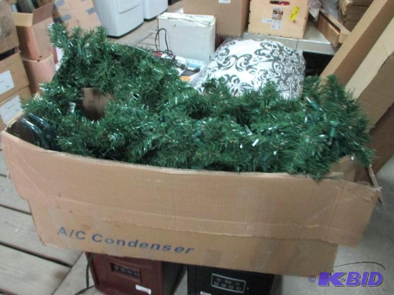 lot 102 image: Christmas tree...
