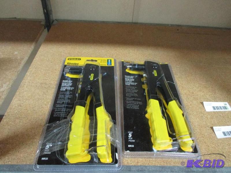 lot 15 image: 2 rivet guns...
