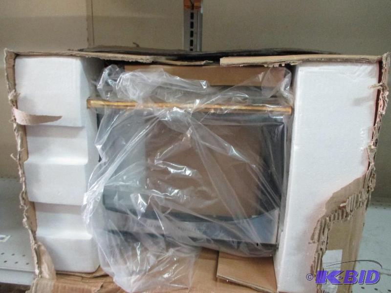 lot 55 image: Command Performance toaster oven...