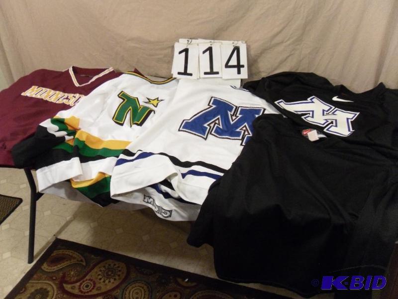lot 114 image: XL Minnesota Gophers Wind Breaker, XL Northst...
