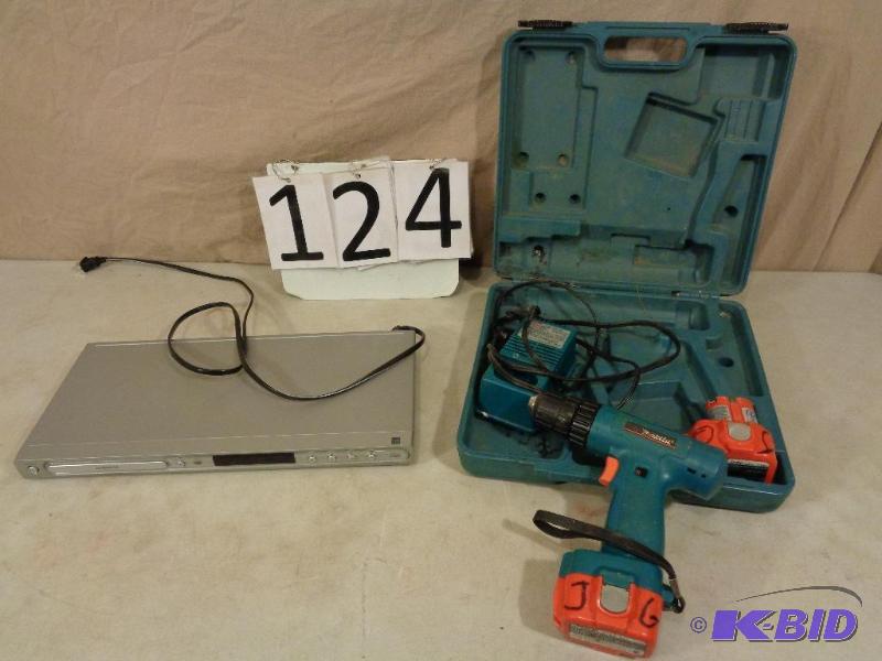 lot 124 image: Makita Drill 9.6 Volt with Case, 2 Batteries,...