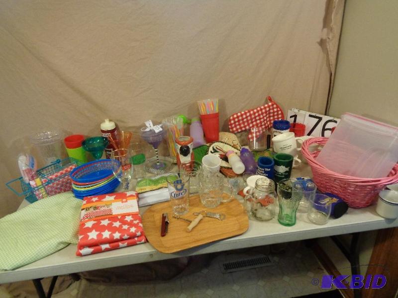 lot 176 image: Lot of Assorted Kitchen Items. Stella Artois,...