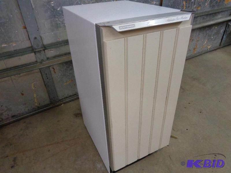 lot 1F image: Scotsman Automatic Ice Machine. Model OCE33PA...